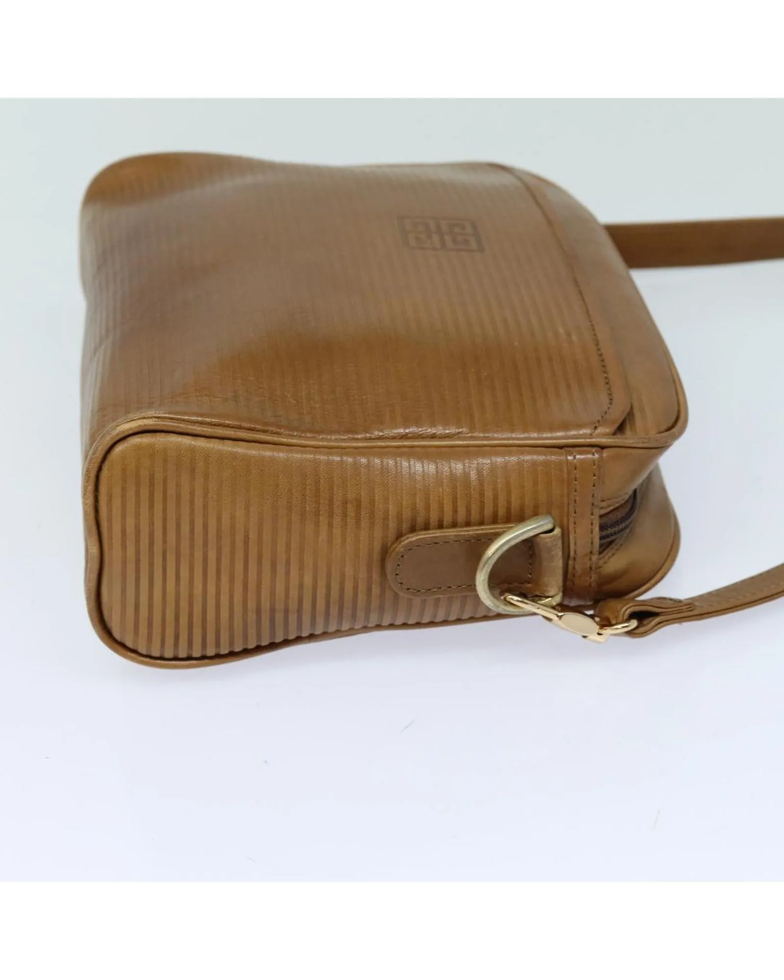 Leather Shoulder Bag with Handle and Classic Design