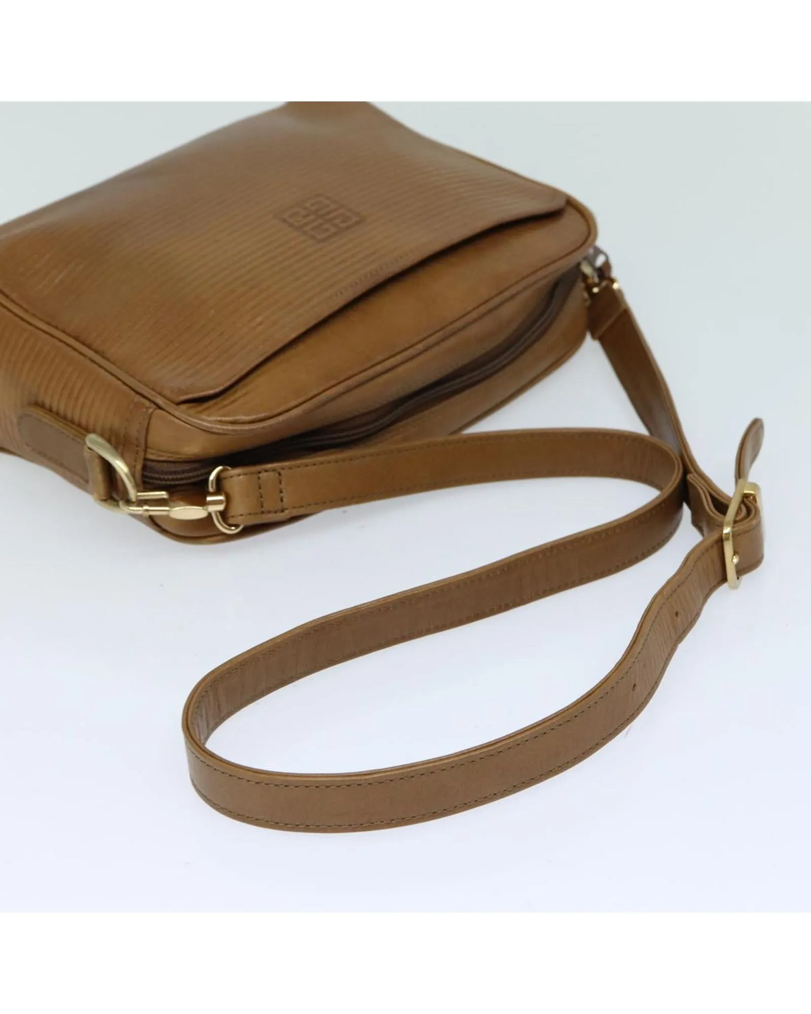 Leather Shoulder Bag with Handle and Classic Design
