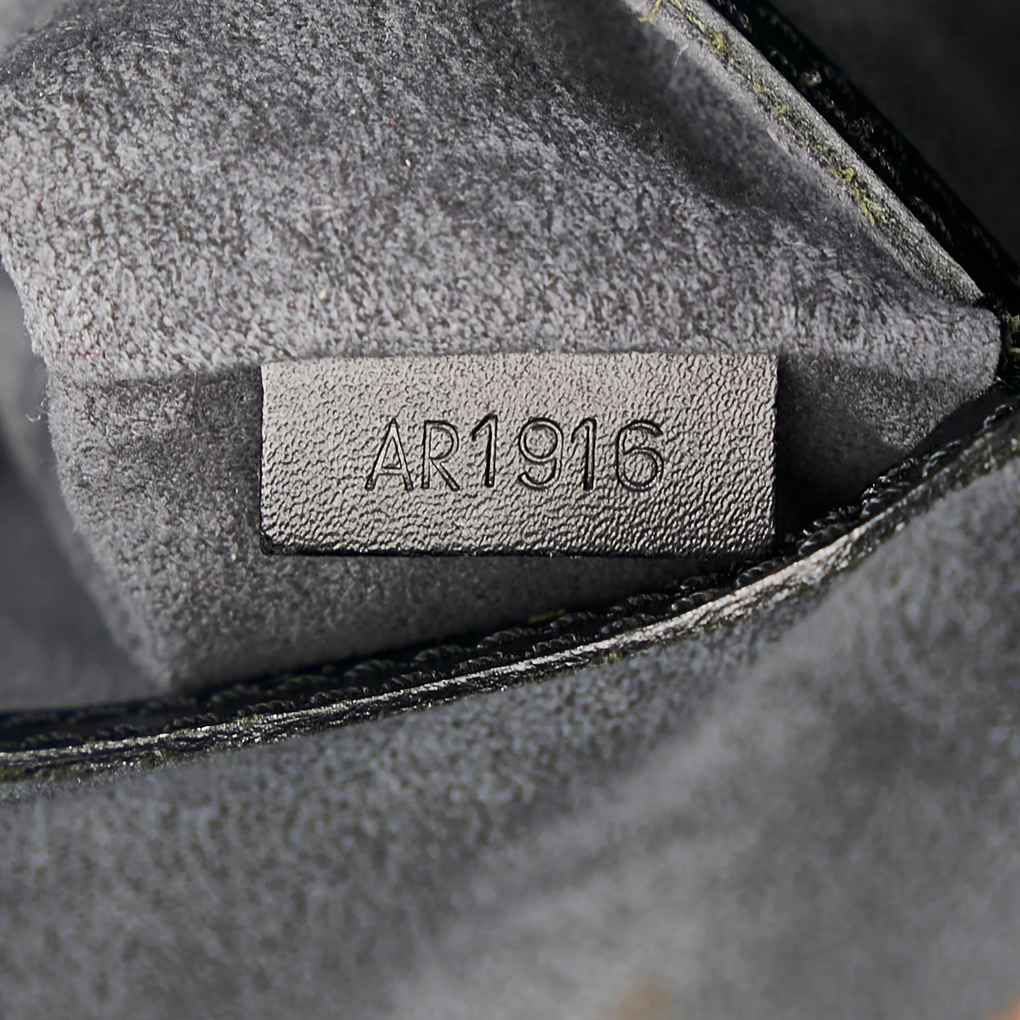 Louis Vuitton Epi Alma MM (SHG-37252)