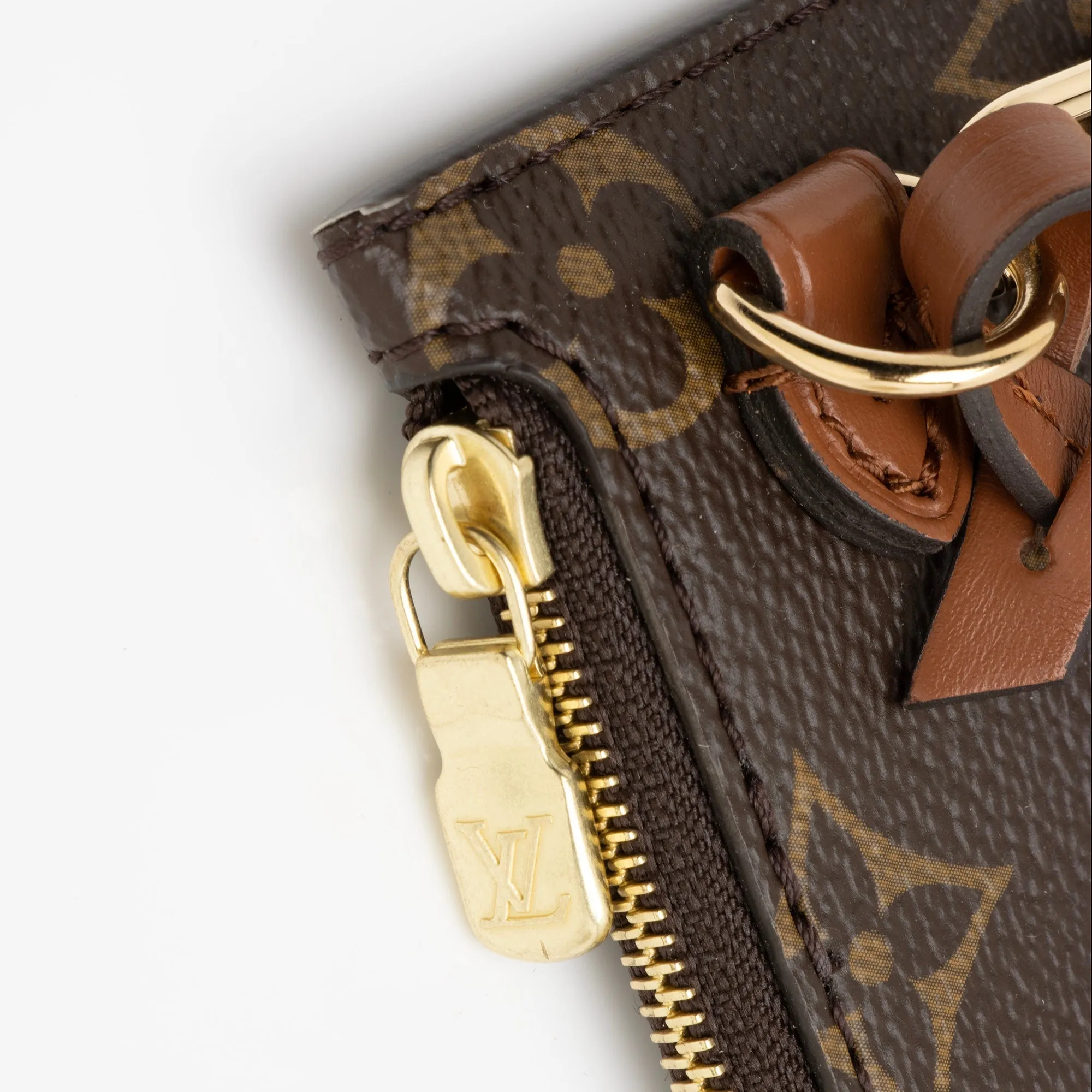 Louis Vuitton Monogram Canvas PM Pochette (SHF-uZflnW)