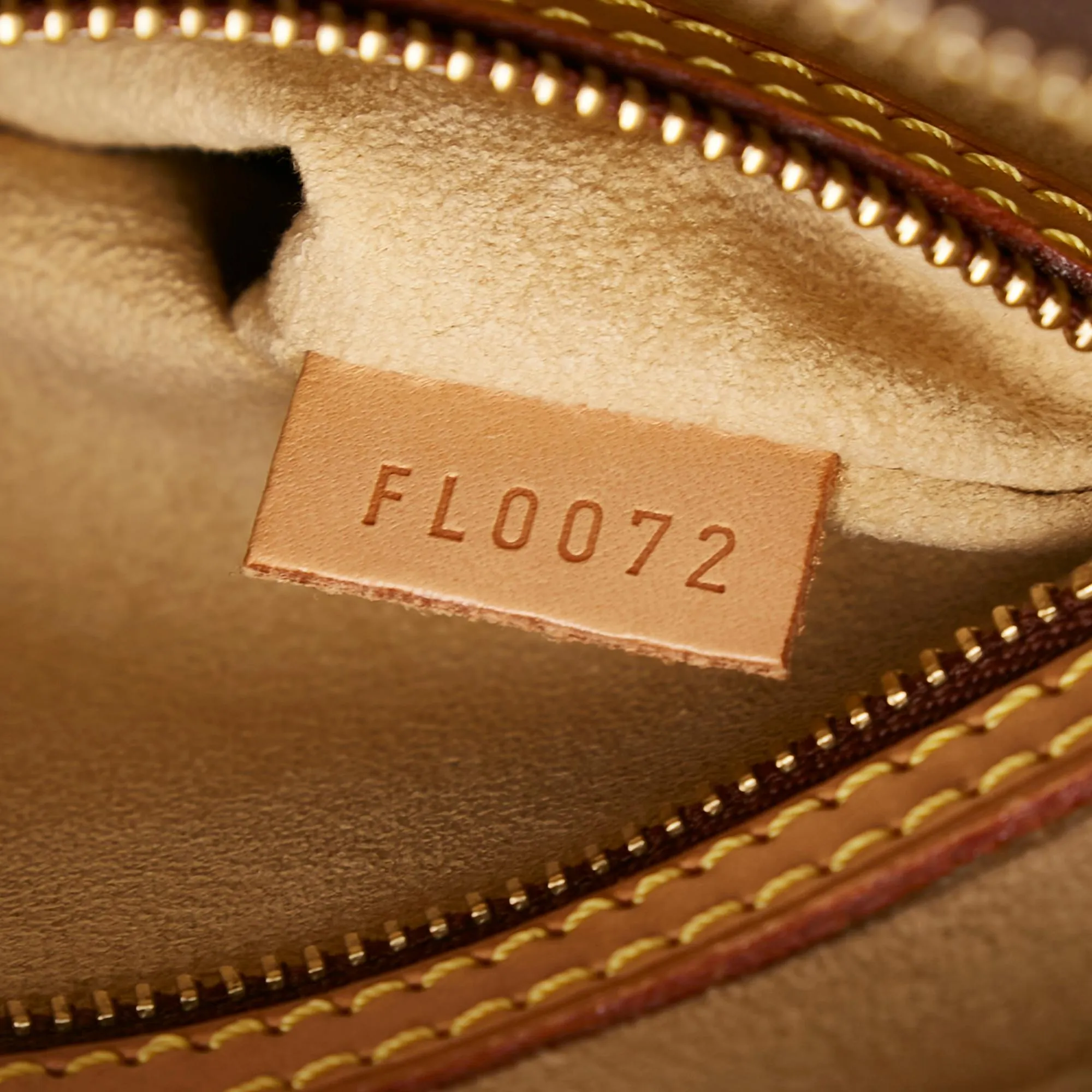 Louis Vuitton Monogram Looping MM (SHG-35622)