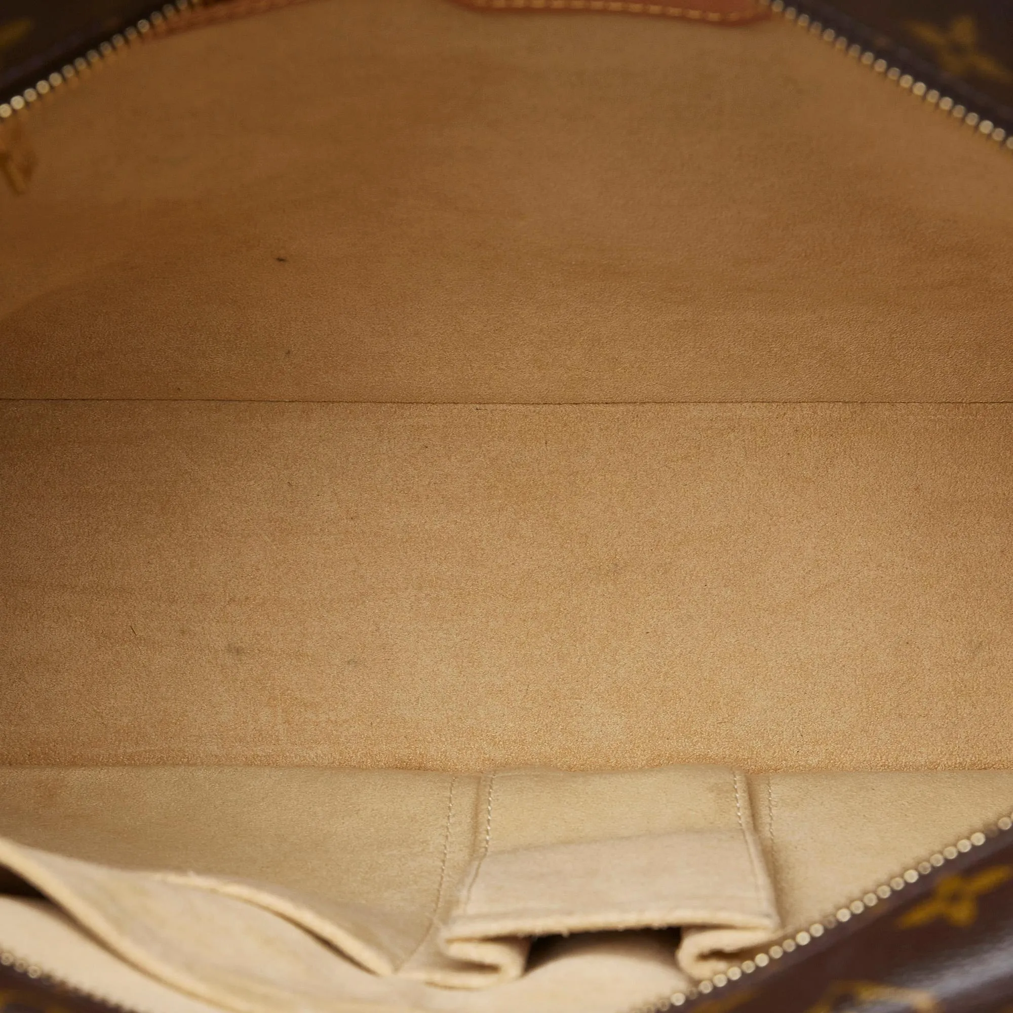 Louis Vuitton Monogram Luco (SHG-gAV1hK)