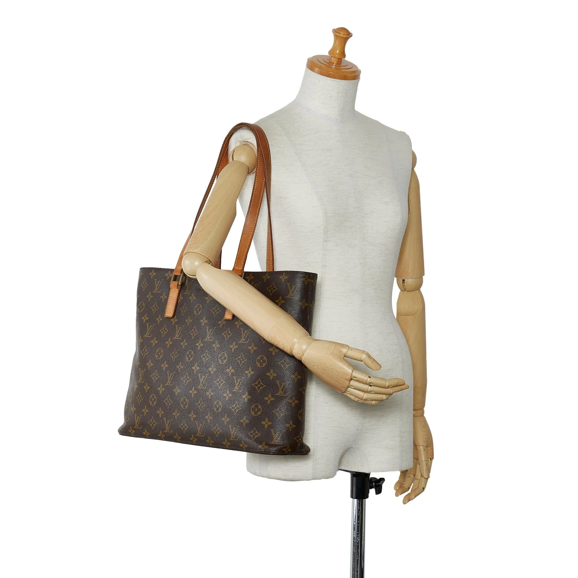 Louis Vuitton Monogram Luco (SHG-gAV1hK)