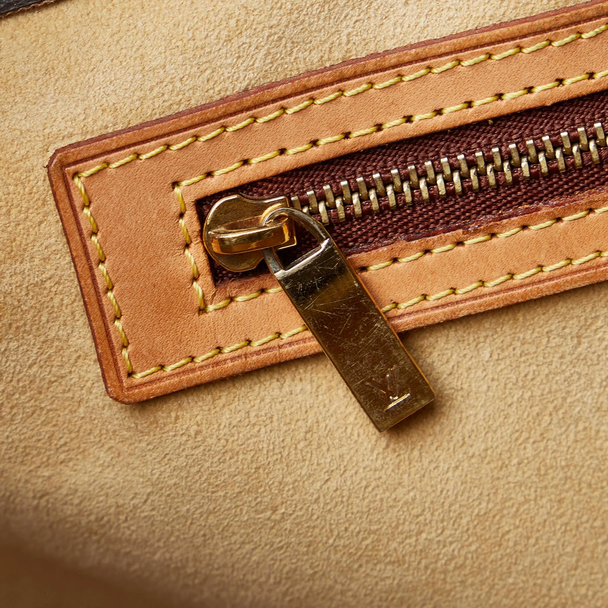 Louis Vuitton Monogram Luco (SHG-gAV1hK)