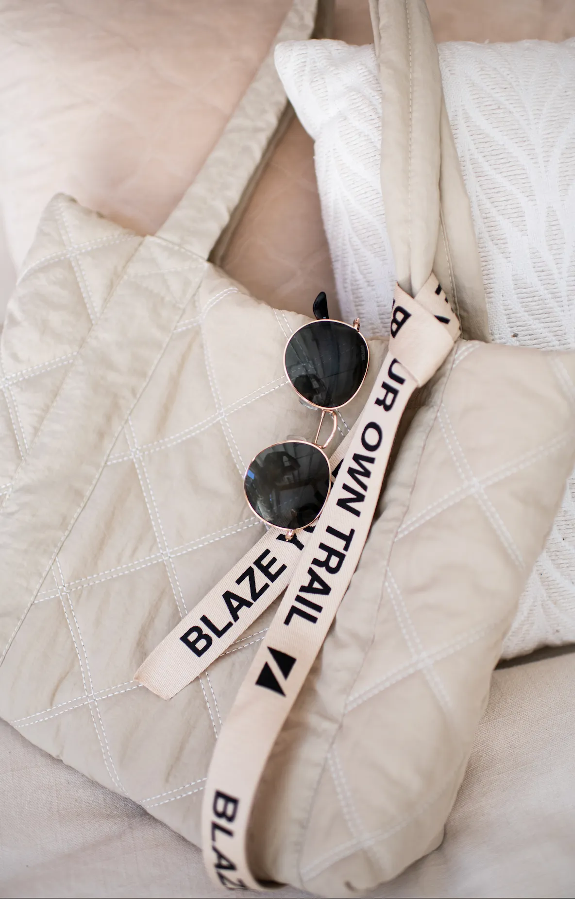 QUILTED SHOULDER BAG