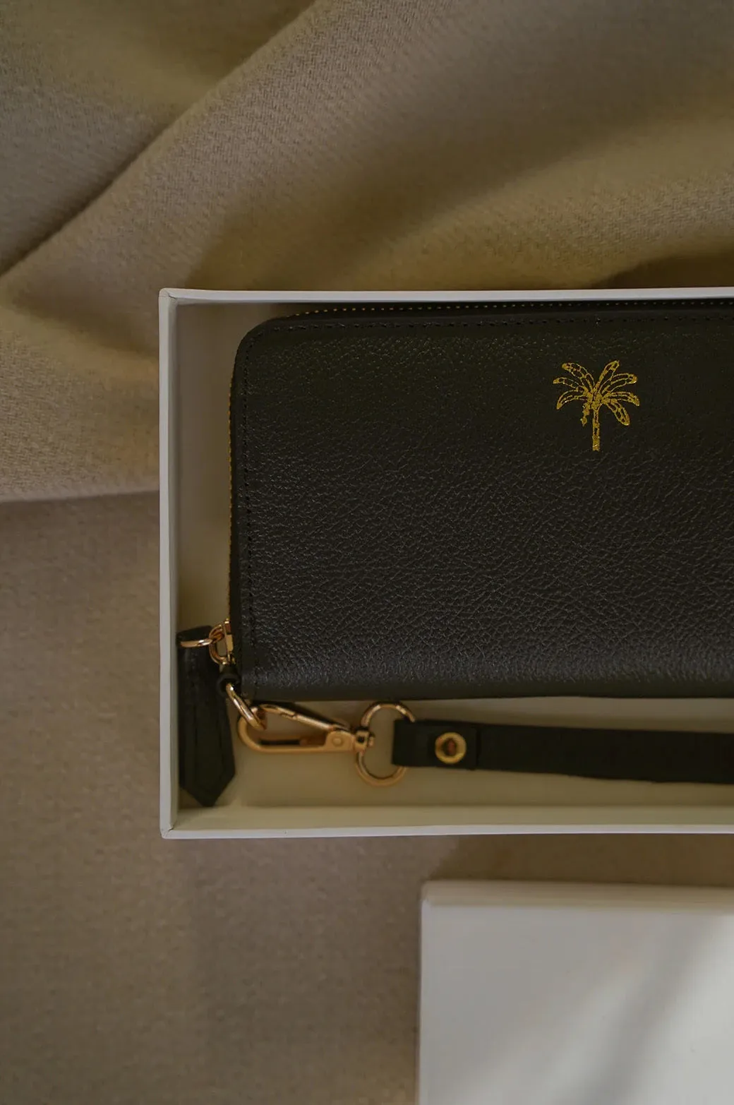 RESORT LEATHER WALLET