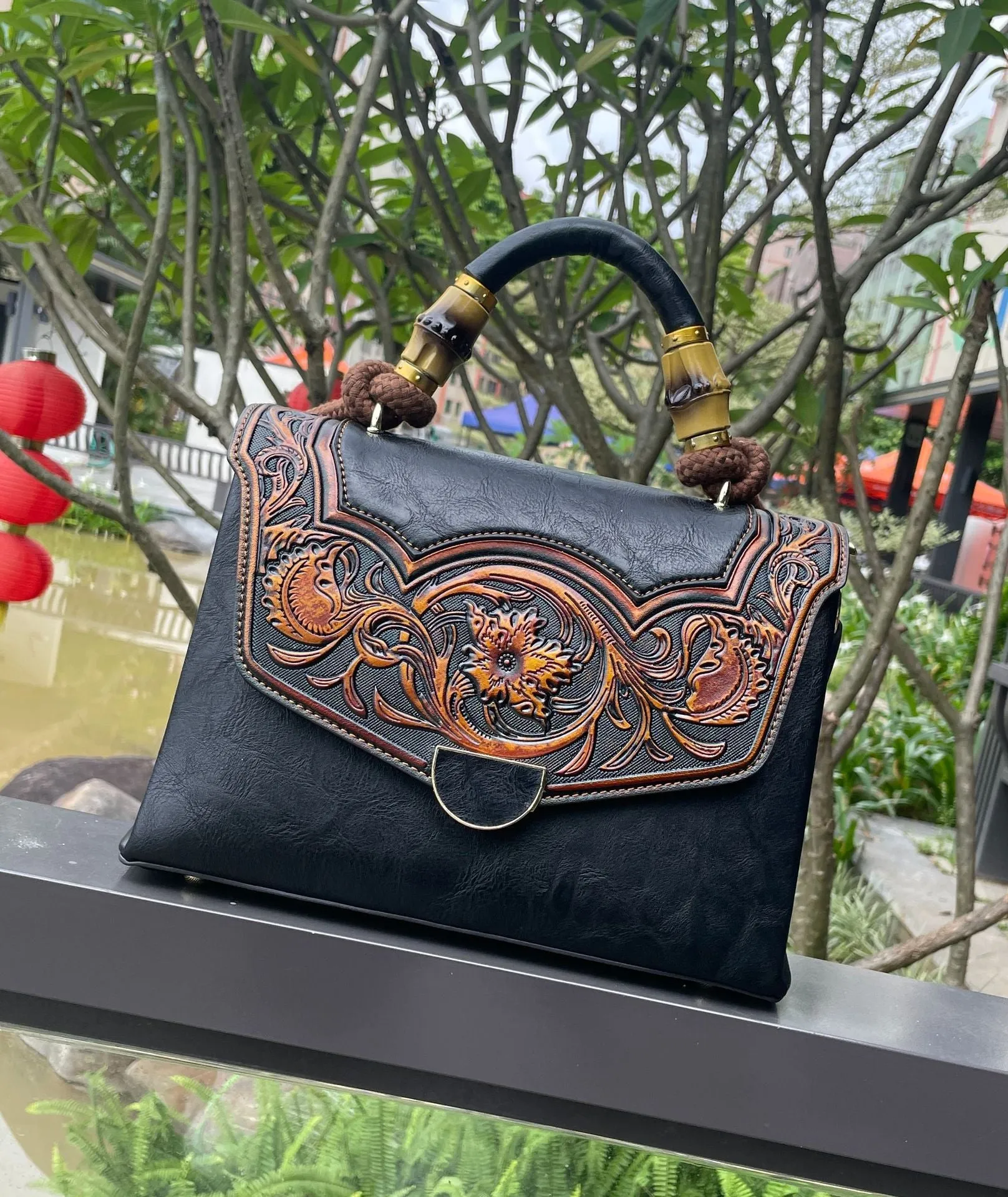 Women's Retro Embossed Handbag